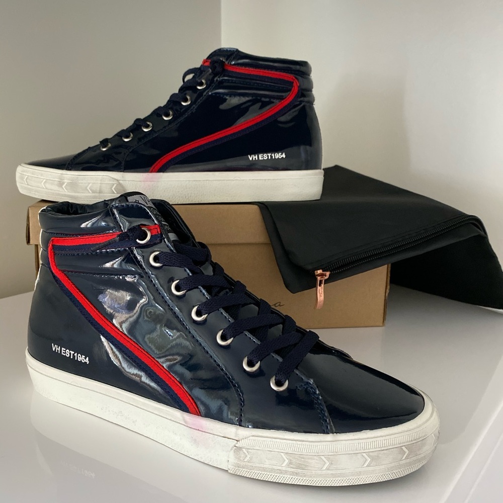 Woman sneakers